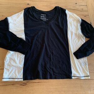 Torrid Color Block Relaxed Fit Black White Long Sleeve Top Women’s 0 Preloved